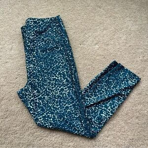 Under Armour Women's Green White Compression Capri Leggings - 1X - EUC - Stretch